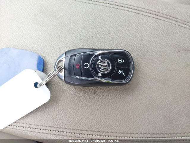 W04GV8SXXJ1155833 Buick Regal Tourx Essence