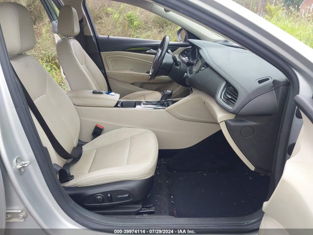 W04GV8SXXJ1155833 Buick Regal Tourx Essence