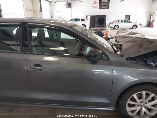 3VWD17AJ0FM249285 Volkswagen Jetta 1.8t Se