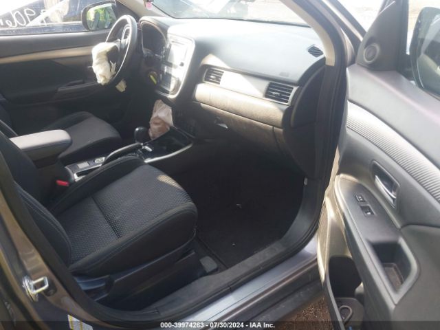 JA4AZ2A3XHZ037086 Mitsubishi Outlander Es
