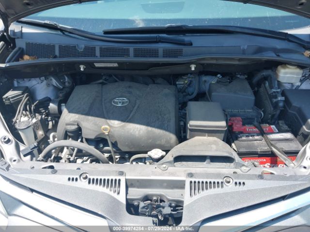 5TDYZ3DCXJS913863 Toyota Sienna Xle Premium 8 Passenger