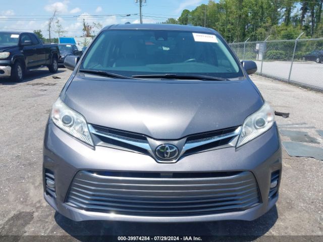 5TDYZ3DCXJS913863 Toyota Sienna Xle Premium 8 Passenger