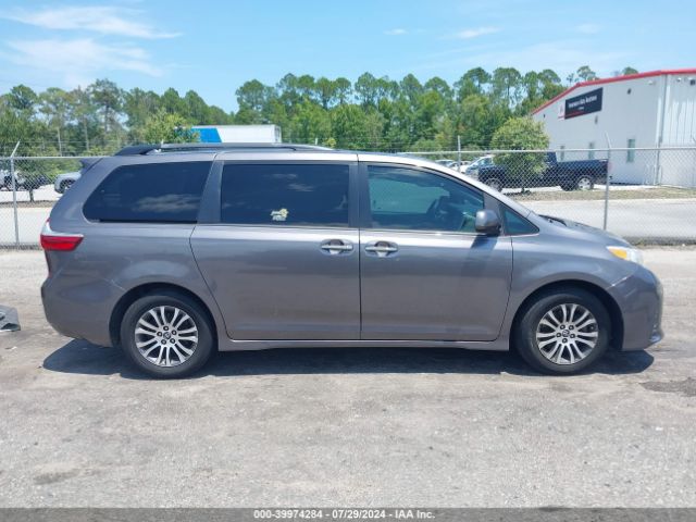5TDYZ3DCXJS913863 Toyota Sienna Xle Premium 8 Passenger