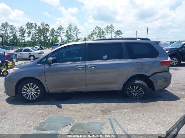 5TDYZ3DCXJS913863 Toyota Sienna Xle Premium 8 Passenger