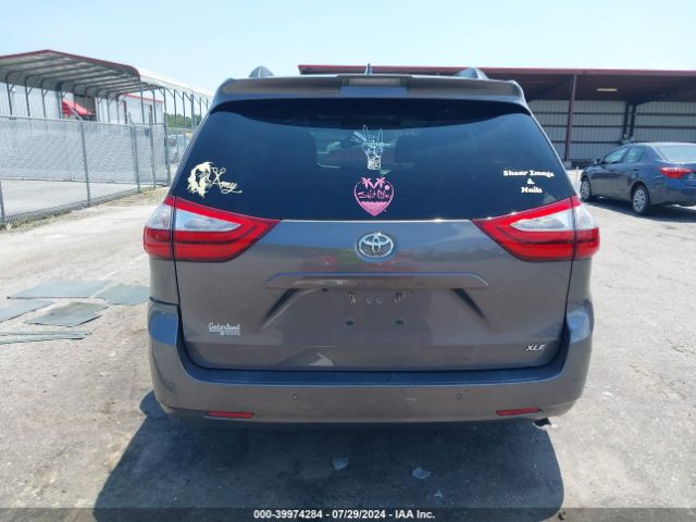 5TDYZ3DCXJS913863 Toyota Sienna Xle Premium 8 Passenger
