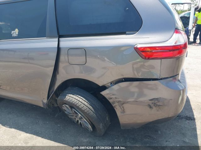 5TDYZ3DCXJS913863 Toyota Sienna Xle Premium 8 Passenger