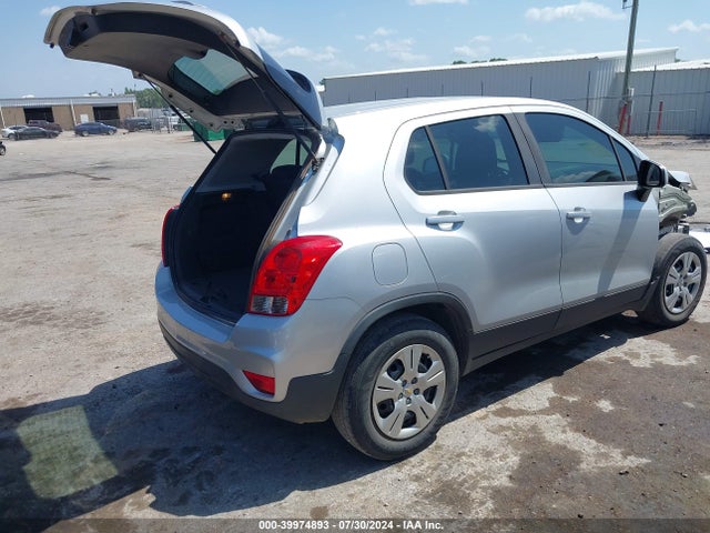 Chevrolet TRAX LS 2018 3GNCJKSB7JL191982 Image 4