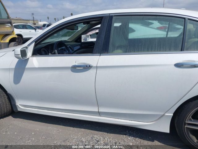 1HGCR3F9XGA026699 Honda Accord Touring