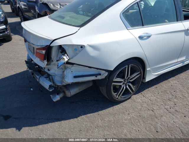 1HGCR3F9XGA026699 Honda Accord Touring