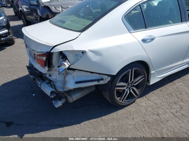1HGCR3F9XGA026699 Honda Accord Touring