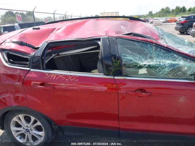 1FMCU9GD0JUC53923 Ford ESCAPE SE