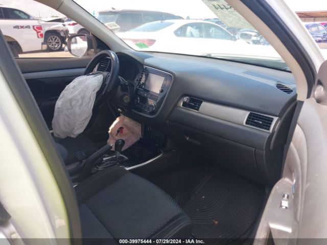 JA4AD2A31JZ027115 Mitsubishi Outlander Es