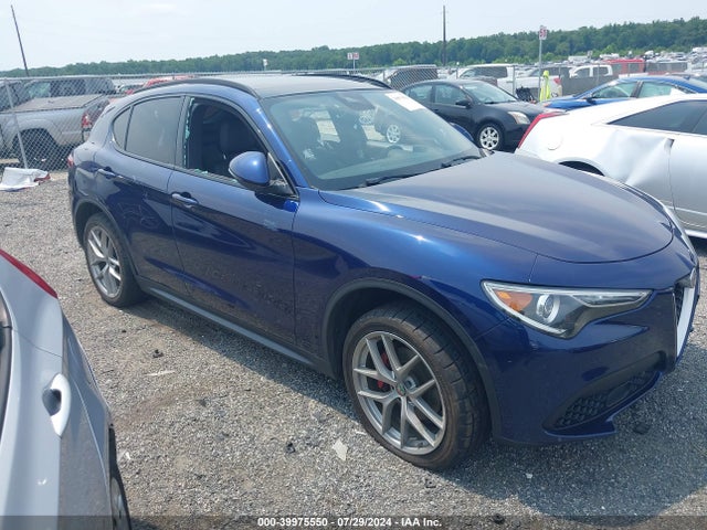 ZASFAKNN2J7B94439 Alfa Romeo Stelvio Ti Sport Awd
