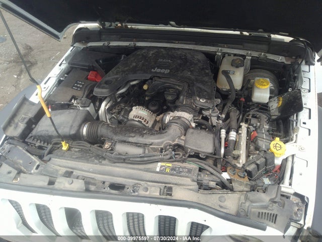 1C4HJXDG1JW274726 Jeep Wrangler Unlimited Sport 4x4