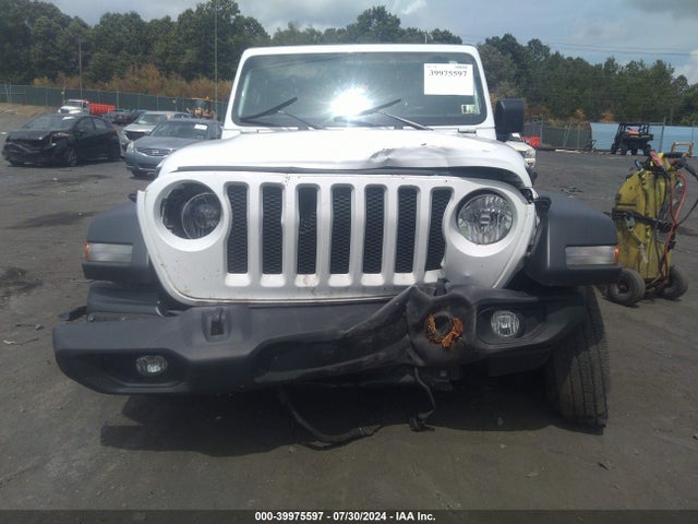 1C4HJXDG1JW274726 Jeep Wrangler Unlimited Sport 4x4