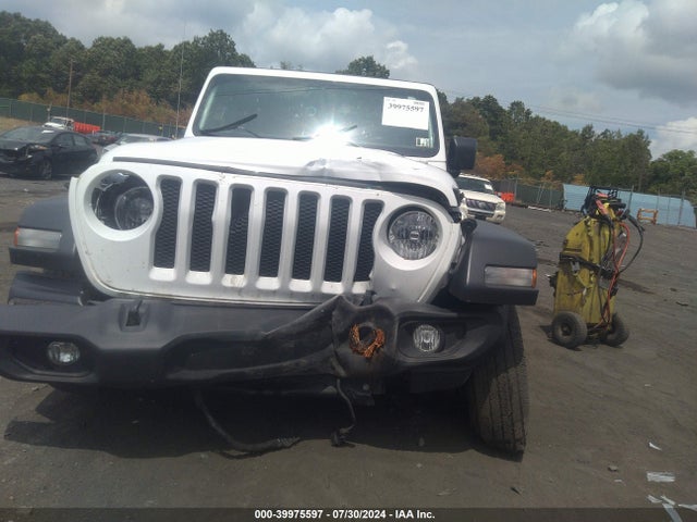 1C4HJXDG1JW274726 Jeep Wrangler Unlimited Sport 4x4
