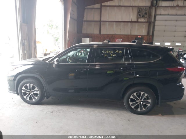 Toyota Highlander Xle 2022 5TDHZRBH4NS245288 Image 14