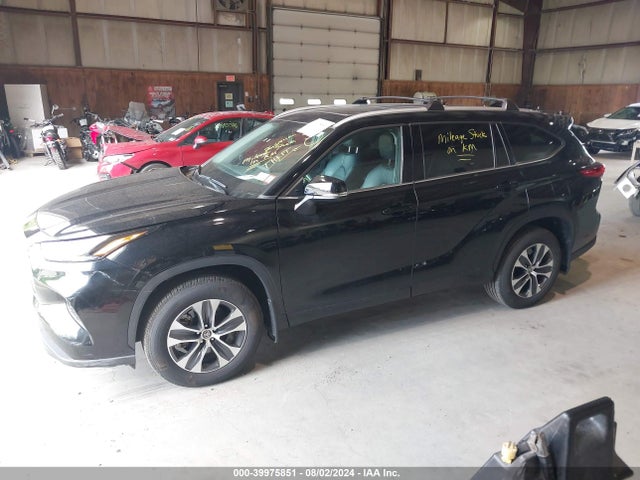 Toyota Highlander Xle 2022 5TDHZRBH4NS245288 Image 2