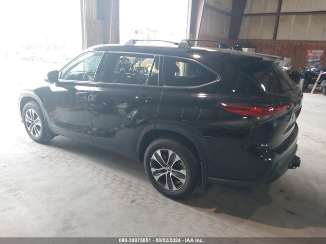 Toyota Highlander Xle 2022 5TDHZRBH4NS245288 Image 3