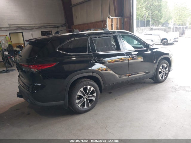 Toyota Highlander Xle 2022 5TDHZRBH4NS245288 Image 4