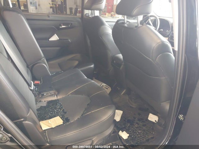 Toyota Highlander Xle 2022 5TDHZRBH4NS245288 Image 8