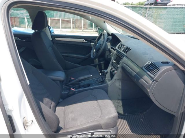 1VWAT7A36FC074248 Volkswagen Passat 1.8t S