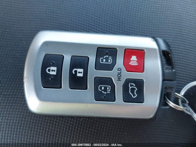 5TDYK3DCXGS762990 Toyota Sienna Xle Premium 8 Passenger