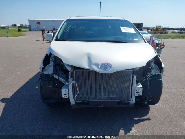 5TDYK3DCXGS762990 Toyota Sienna Xle Premium 8 Passenger