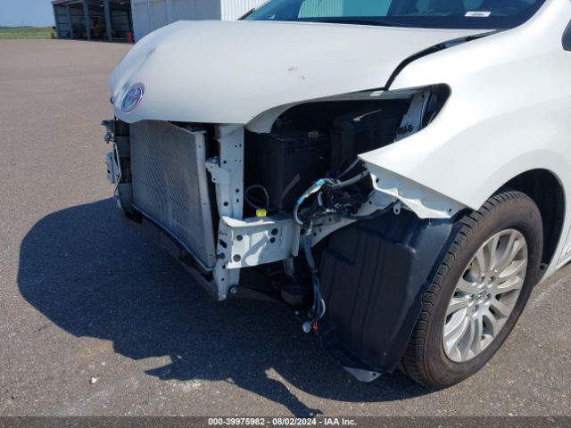 5TDYK3DCXGS762990 Toyota Sienna Xle Premium 8 Passenger
