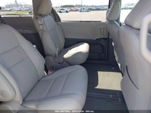 5TDYK3DCXGS762990 Toyota Sienna Xle Premium 8 Passenger