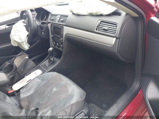 1VWAT7A33GC041161 Volkswagen Passat 1.8t S
