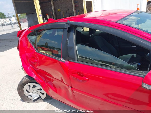 Toyota Prius C Three 2016 JTDKDTB31G1131190 Image 14