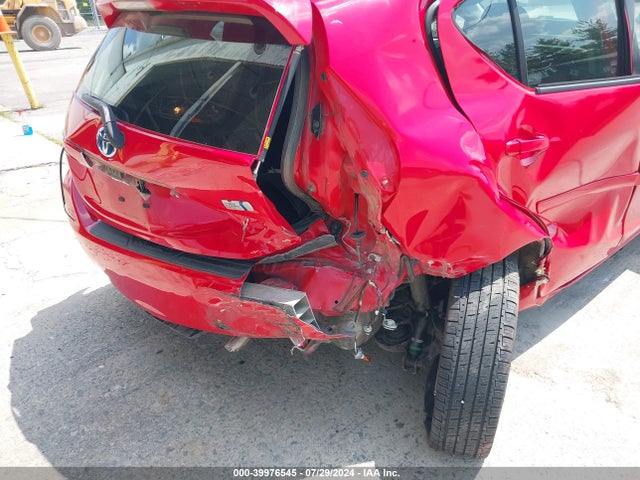 Toyota Prius C Three 2016 JTDKDTB31G1131190 Image 15