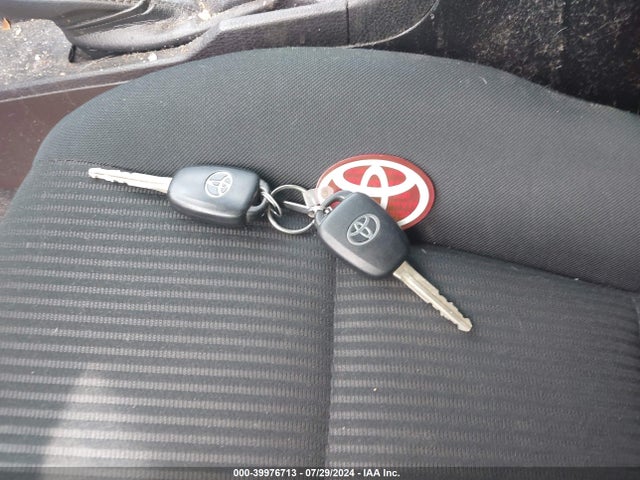 Toyota RAV4 LE 2018 2T3BFREV2JW768558 Image 11