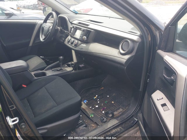 Toyota RAV4 LE 2018 2T3BFREV2JW768558 Image 5