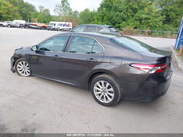 Toyota CAMRY LE 2019 4T1B11HK8KU844666 Image 3