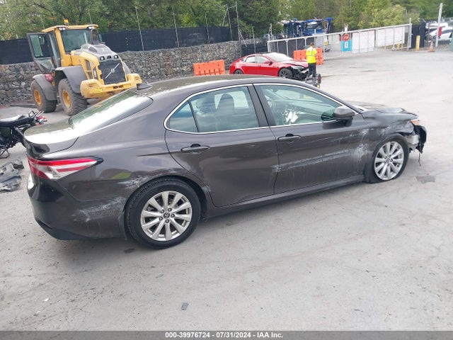 Toyota CAMRY LE 2019 4T1B11HK8KU844666 Image 4