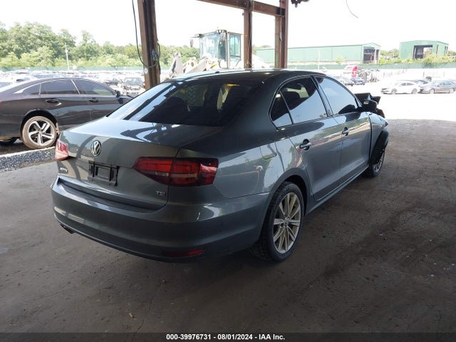 3VWDB7AJ4JM247948 Volkswagen Jetta 1.4t Se/1.4t Wolfsburg Edition