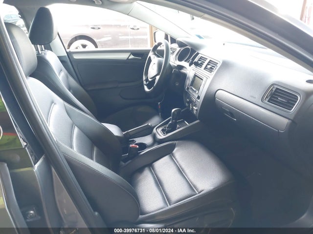 3VWDB7AJ4JM247948 Volkswagen Jetta 1.4t Se/1.4t Wolfsburg Edition