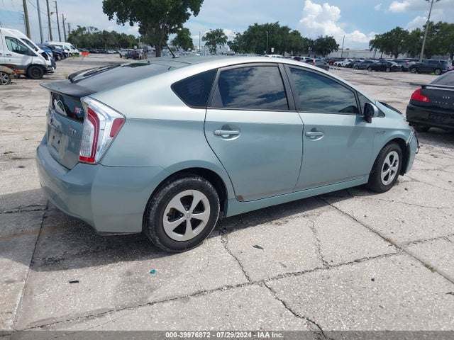 Toyota Prius Two 2015 JTDKN3DU1F1881299 Image 4