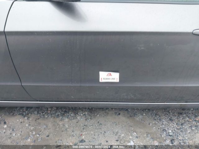 1ZVBP8EM2E5220083 Ford Mustang V6
