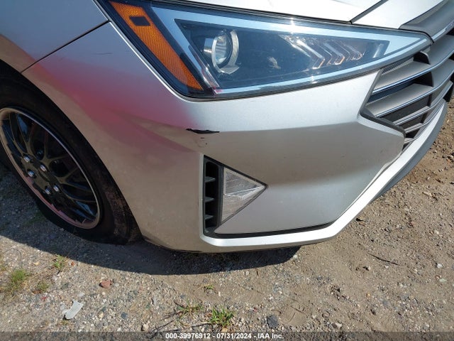 Hyundai ELANTRA SE 2019 5NPD74LF0KH432307 Image 18