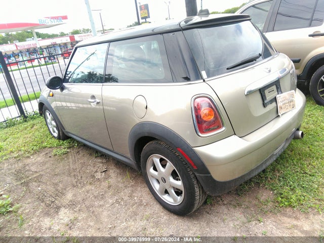 2009 MINI COOPER WMWMF33599TW77548 Photo 2