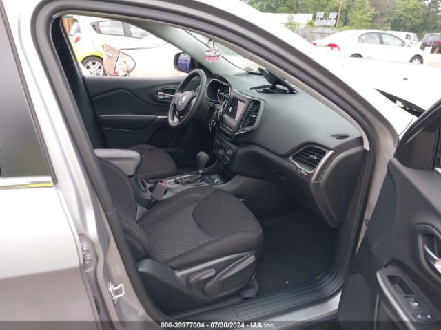 1C4PJLCB1KD323883 Jeep Cherokee Latitude Fwd