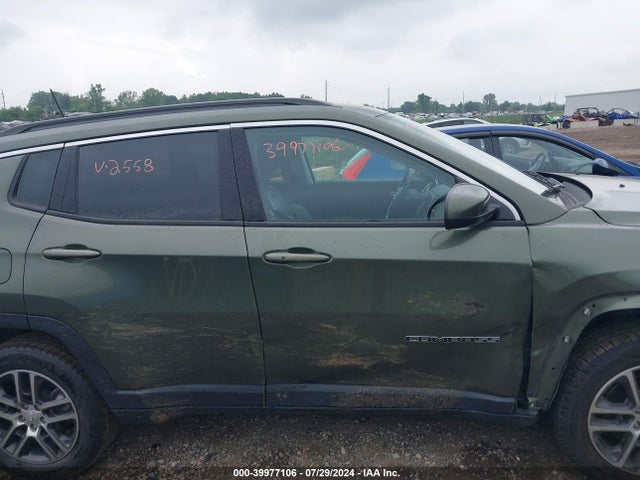 3C4NJDBB8JT252558 Jeep Compass Latitude 4x4