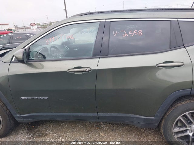 3C4NJDBB8JT252558 Jeep Compass Latitude 4x4