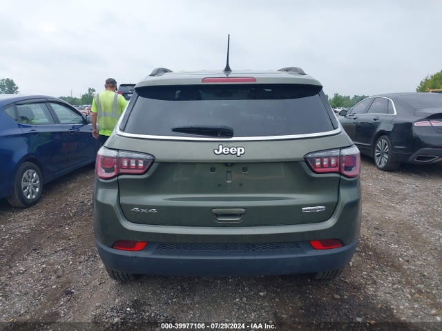 3C4NJDBB8JT252558 Jeep Compass Latitude 4x4