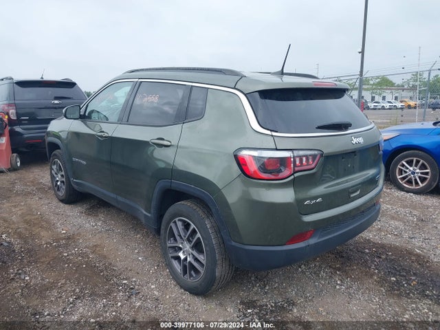 3C4NJDBB8JT252558 Jeep Compass Latitude 4x4