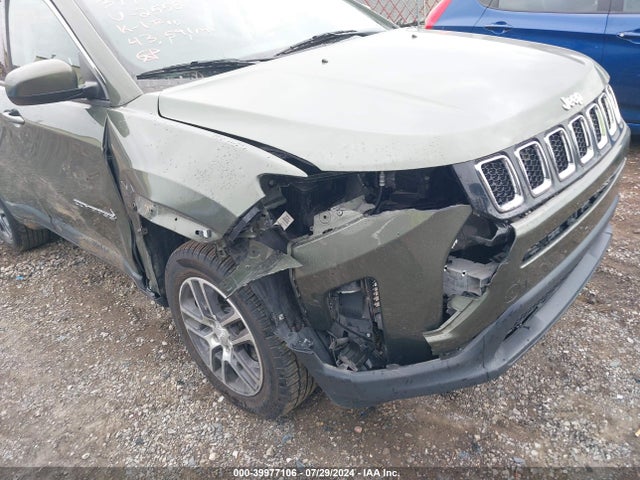 3C4NJDBB8JT252558 Jeep Compass Latitude 4x4