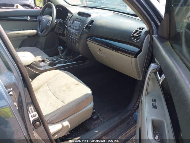 5XYKT3A66EG549823 KIA SORENTO LX